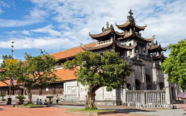 Một góc nhà thờ đá Phát Diệm